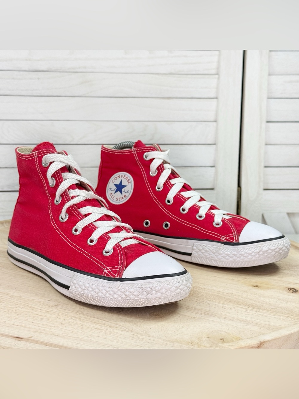 Converse Chuck Taylor Canvas High Top Sneakers Red White Youth Size 3 Big Kids